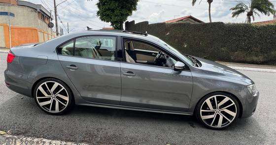 VOLKSWAGEN JETTA 2.0 COMFORTLINE FLEX 4P TIPTRONIC